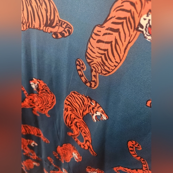 SATIN PANT SET with Tigers - Picture 5 of 6